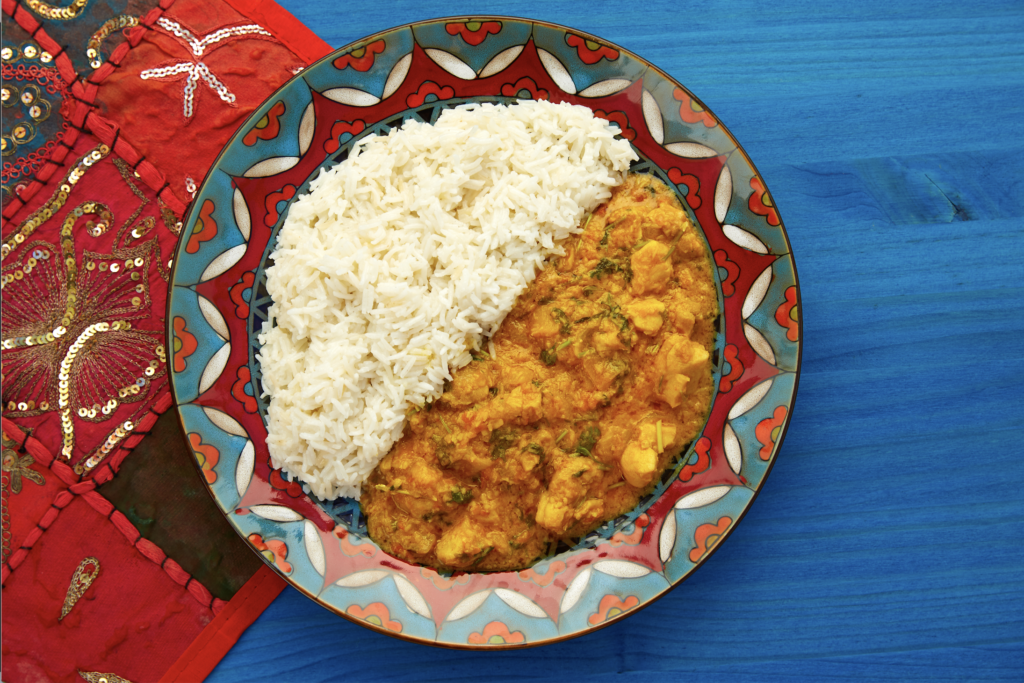 POLLO AL CURRY CON ARROZ BASMATI Qbeef